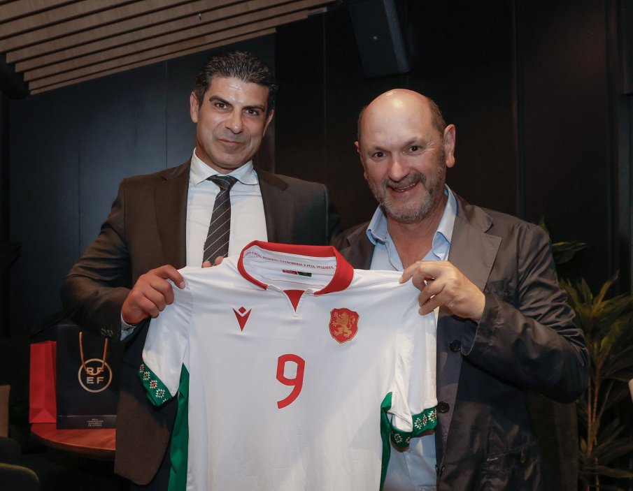 ХАПКА И ПИЙКА: Делегациите на България и Испания се срещнаха на официална вечеря