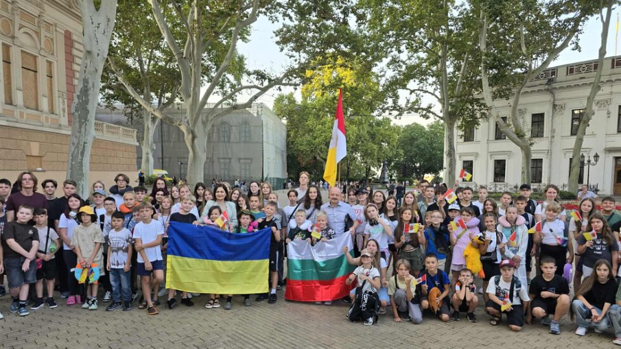 Сто украински деца на военни инвалиди и на загинали на фронта идват на почивка в България