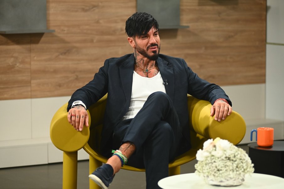 ГОЛЯМ ГАФ: Болна ли? Ето я здравата любовница на Благо Георгиев в Преди обед (СНИМКИ)