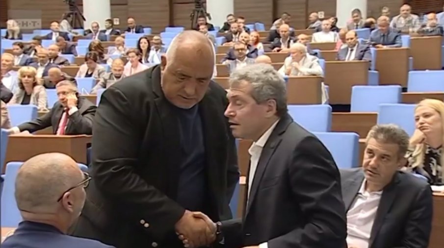 САМО В ПИК! Борисов и Тошко Йорданов с топло ръкостискане - какво си казаха (ВИДЕО)