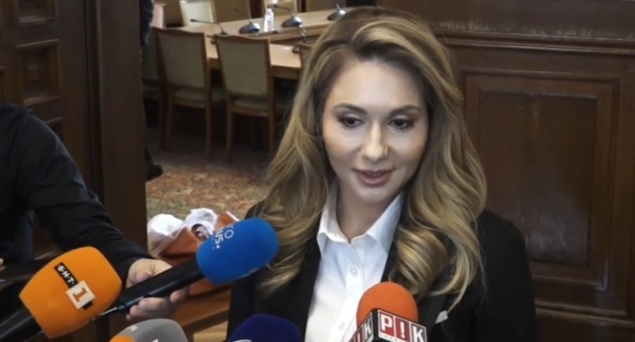 ПИК TV! Страсти в парламента: Шефката на КЗП Мария Филипова се възмути от опозицията - вместо да задават въпроси, правят коментари и субективни оценки (ВИДЕО)