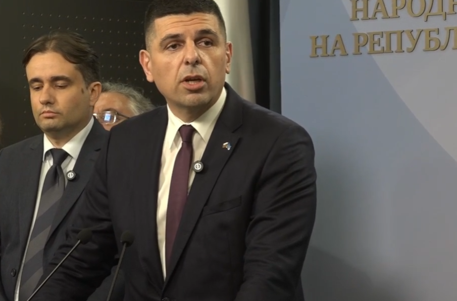 ДБ ги удари шизофренията! Уж ще се борят за депутинизация у нас, а търсят подкрепа от Възраждане. Божанов разкри гласят ли Христо Иванов и Кирил Петков за кандидатпреиздентска двойка