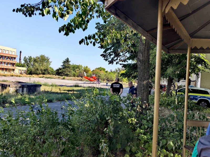 Транспортират с въздушна линейка двете деца, пострадали при тежката катастрофа край Монтана