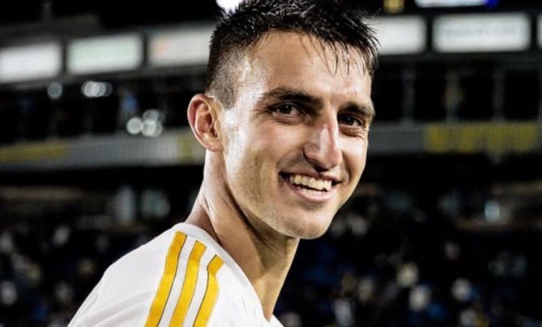 Защитник с български корени подписа с бивш клуб на Бекъм