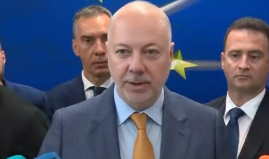 Желязков с първи думи за инцидента със самолета на Урсула фон дер Лайен: Няма да има разследване, защото...