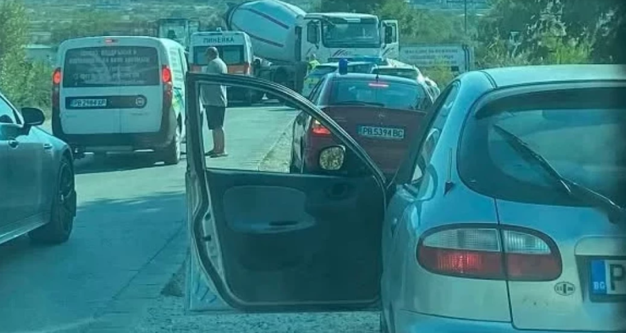 Моторист се размаза в бетоновоз на Околовръстното на Пловдив