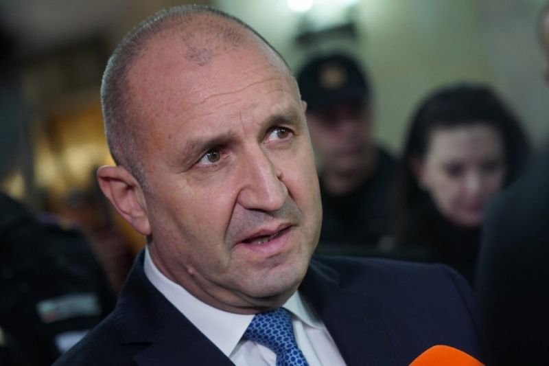 ЕКШЪН АНАЛИЗ! На Радев му хареса да държи цялата власт, но изпусна всички влакове. Рейтингът му изчезва, щом престане да бъде баща на нацията (ВИДЕО)