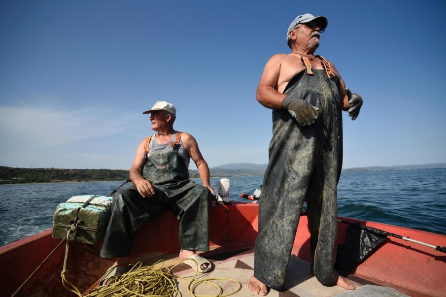 ЕКШЪН КРАЙ САМОТРАКИ: Гръцки и турски рибари си размениха остри реплики. Имаше и изстрели