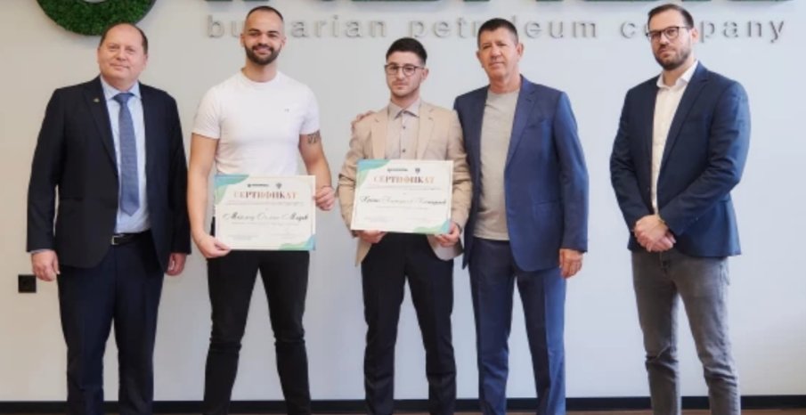 Стипендии по 3000 лв. за двама талантливи студенти от филиала на ТУ в Пловдив