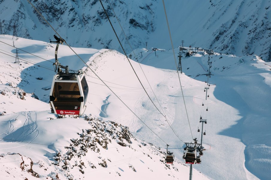 Алпинисти заседнаха на Елбрус след скъсване на лифт, има загинали (ВИДЕО)