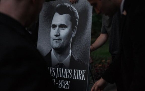 Тръмп и Ванс ще говорят на помена на десния активист Чарли Кърк