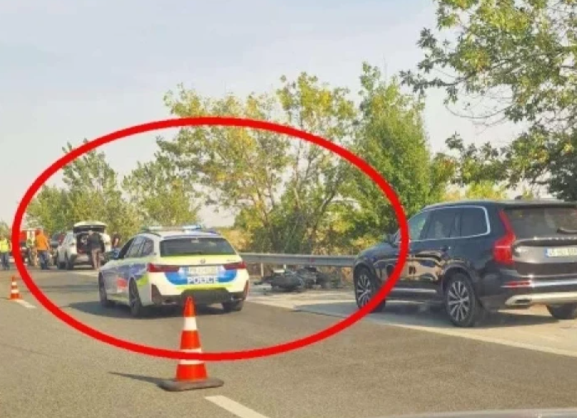 ОТ ПОСЛЕДНИТЕ МИНУТИ! Мотористи се разбиха на АМ Тракия, тапата е километрична