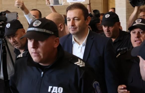 ОТ ПОСЛЕДНИТЕ МИНУТИ: Съдът освободи от ареста Никола Барбутов, праща го вкъщи