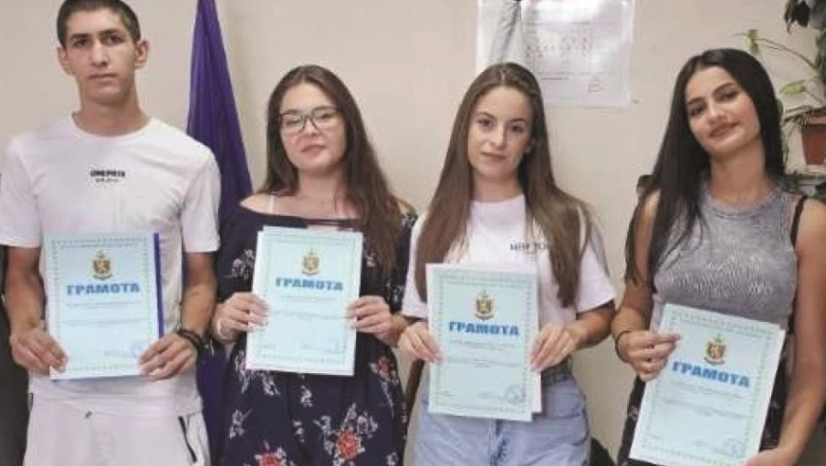 Наградиха ученици, препречили пътя на пиян шофьор