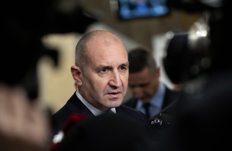 В ПРЕЗИДЕНТСТВОТО СА БЕСНИ: Разрушиха орела на Радев, че е българският Орбан. Оказа се евтин пропаганден фишек