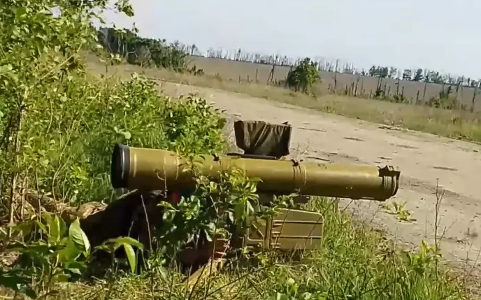 В Полша откриха руски противотанков Фагот - увит в хартия и оставен на пътя