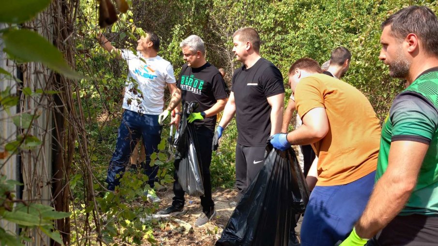 Кметът Живко Тодоров: Връщаме на хората заградения терен в парка на кв. „Три чучура-север“ (СНИМКИ)