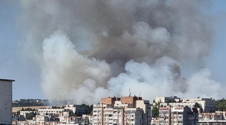 Пожар лумна до Военния университет във Велико Търново