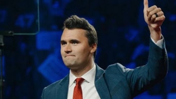 СКАНДАЛ В САЩ: Свалиха водещ от ефир заради коментар за смъртта на Чарли Кърк