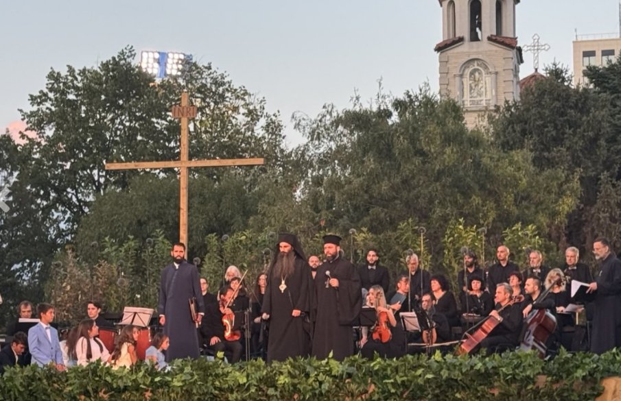 ЗА СЛАВА БОЖИЯ! Нашият дом е България и арх. Пламен Мирянов прославиха Светия Кръст със спектакъла ЖИВОТВОРЕНИЕ (СНИМКИ)