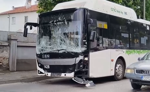 Градски автобус блъсна и уби мъж в столичния квартал Люлин