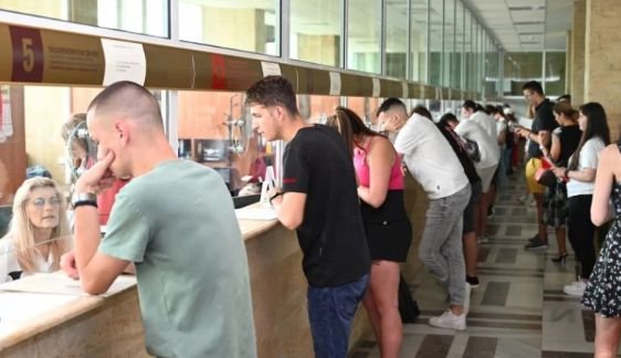 МОН задейства мерки за привличане към професии с недостиг на специалисти