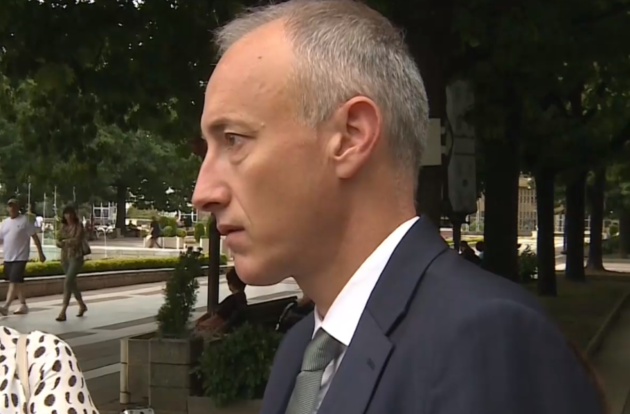 Образователният министър: Нито един ученик няма да учи религия против волята си