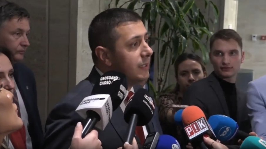 ПИК TV! Острие на БСП удари по масата - ето с какви приоритети трябва да се занимават ППДБ, вместо да правят евтини спектакли (ВИДЕО)