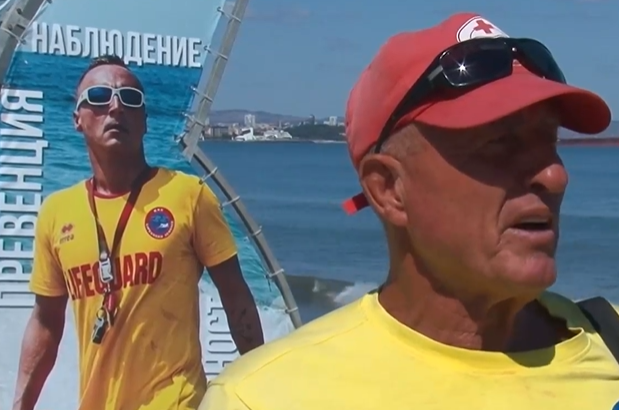 Плажовете са пълни с летуващи, но спасителите си тръгват