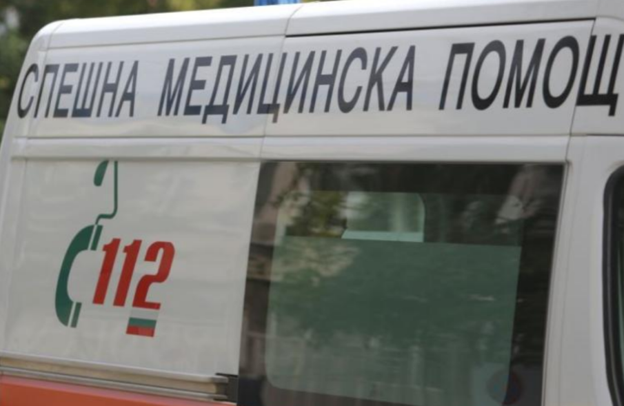 Кола блъсна 73-годишна жена на паркинг в Раднево