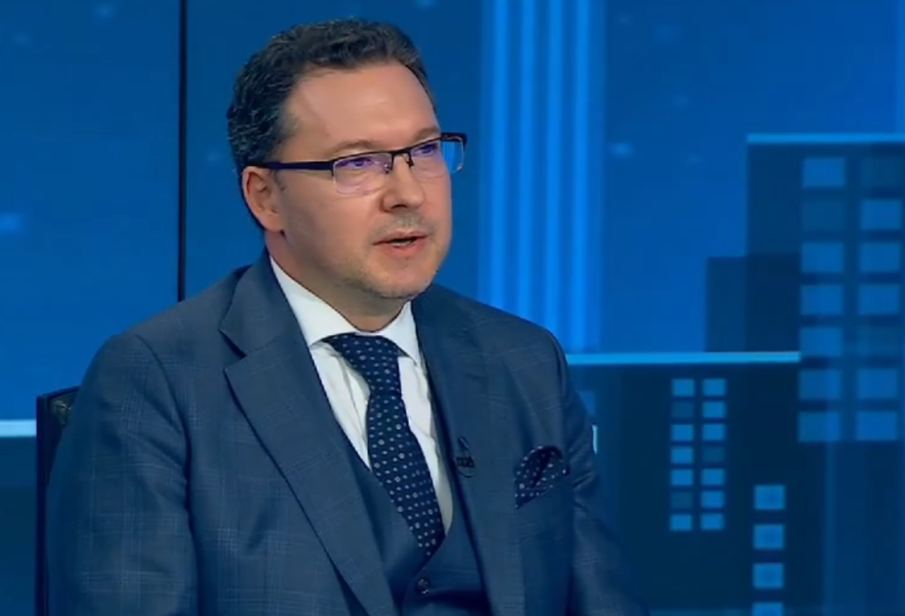 Даниел Митов: Вотът на недоверие - Фейсбук компилация с тролски коментари