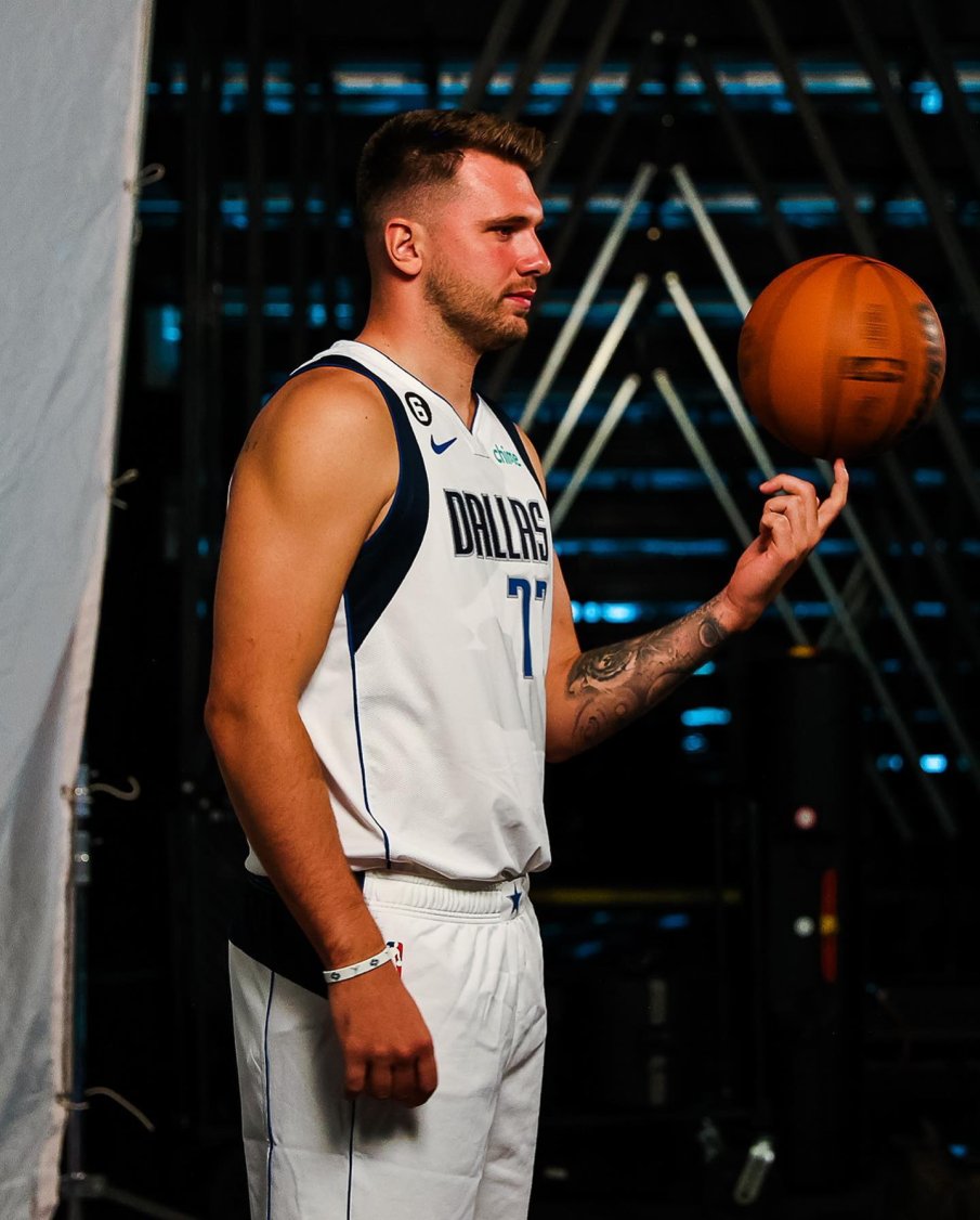 Баскет звезда плати $25 милиона за имение на Шарапова