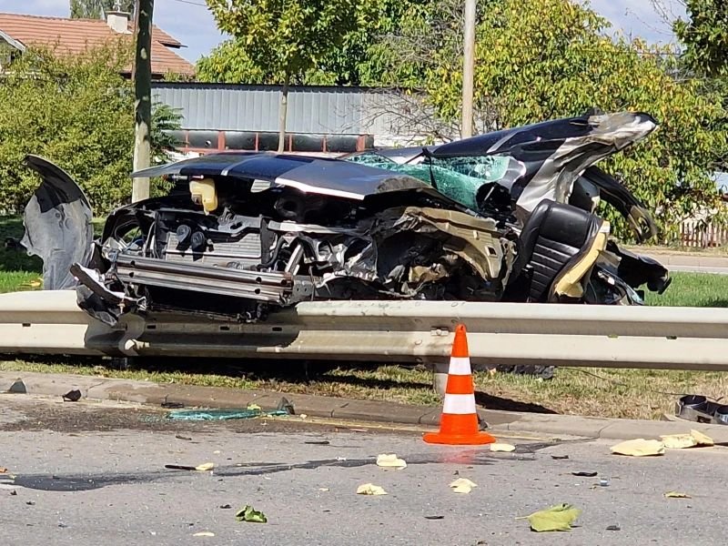БРУТАЛНИ КАДРИ от катастрофата на Ботевградско шосе! Може пък някой да се замисли преди да натисне газта...(18+)