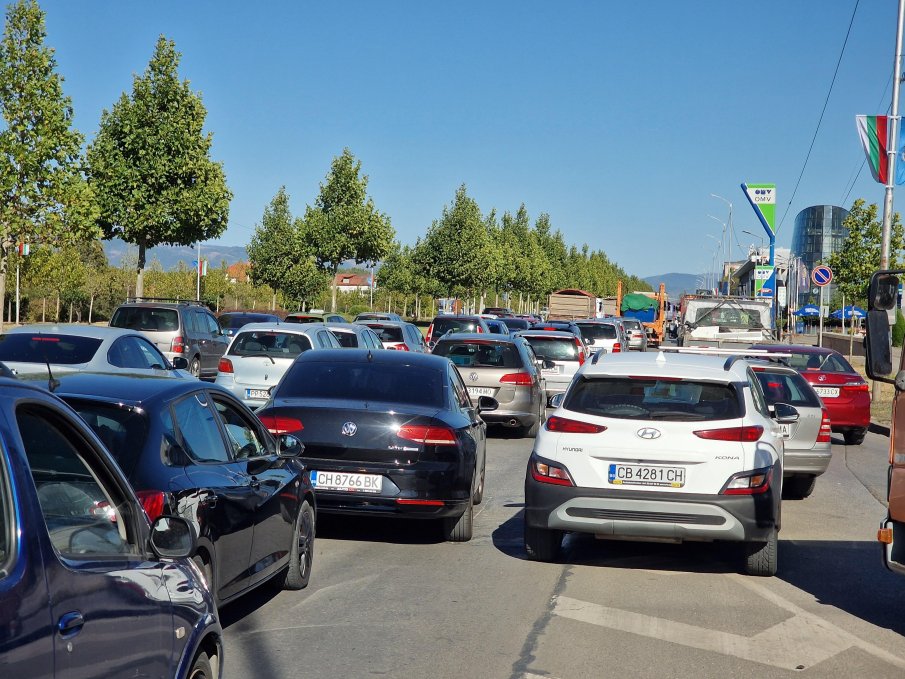 8 км задръстване на Ботевградско шосе в посока магистрала Хемус (СНИМКИ)