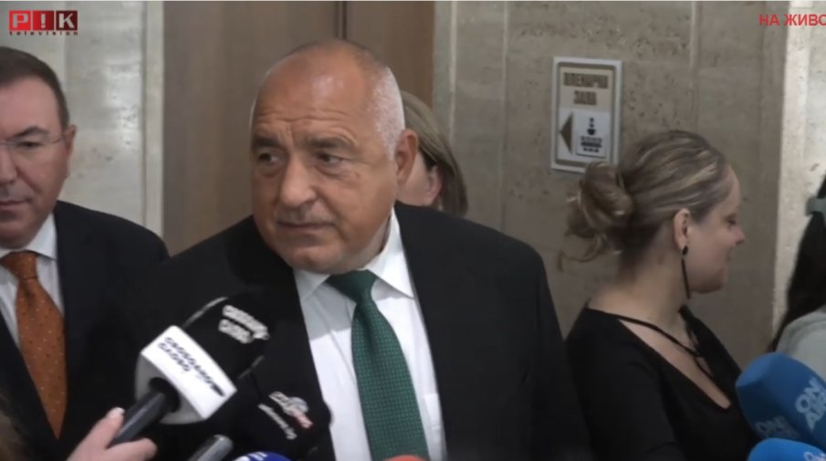 ГОРЕЩО В ПИК TV! Борисов се присмя на президента: Партийният лидер Радев и семейството му трябва да имат най-тежката охрана и да живеят в палати, за да докарват инвестиции. ППДБ са големи смелчаци - виждал съм ги как се бият с мандаринките (ВИДЕО)