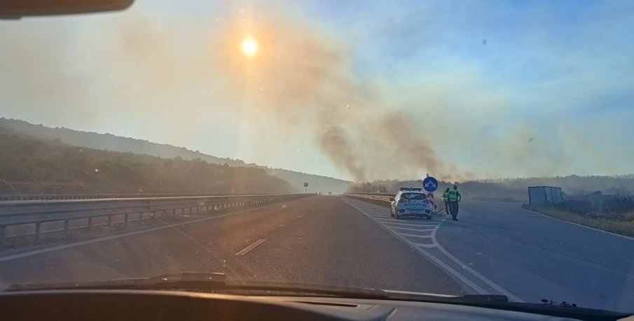 Автомагистрала „Хемус“ е задимена при Български извор