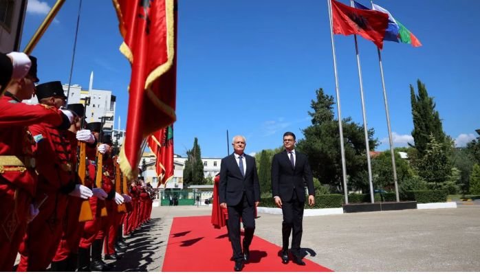 Министър Запрянов се срещна с албанския министър на отбраната