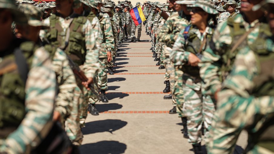 Венецуела започна мащабни военни учения в Карибско
