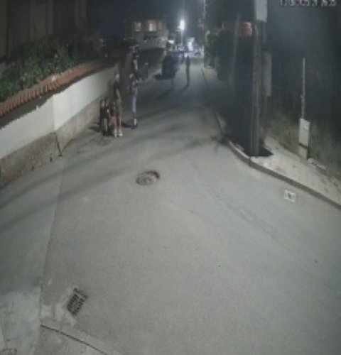 БЕЗОБРАЗИЕ! Деца с опасна игра в Благоевград - хвърлят пиратки по дворове