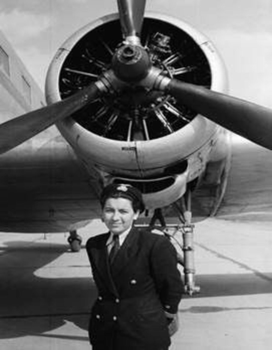 Откриват паметник на първата жена-пилот в България