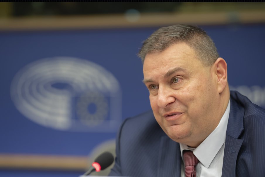 Емил Радев организира международен форум за изкуствения интелект