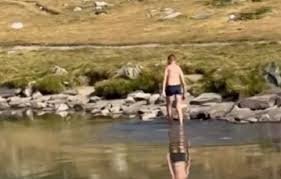 Издирват турист, плувал в едно от Седемте рилски езера