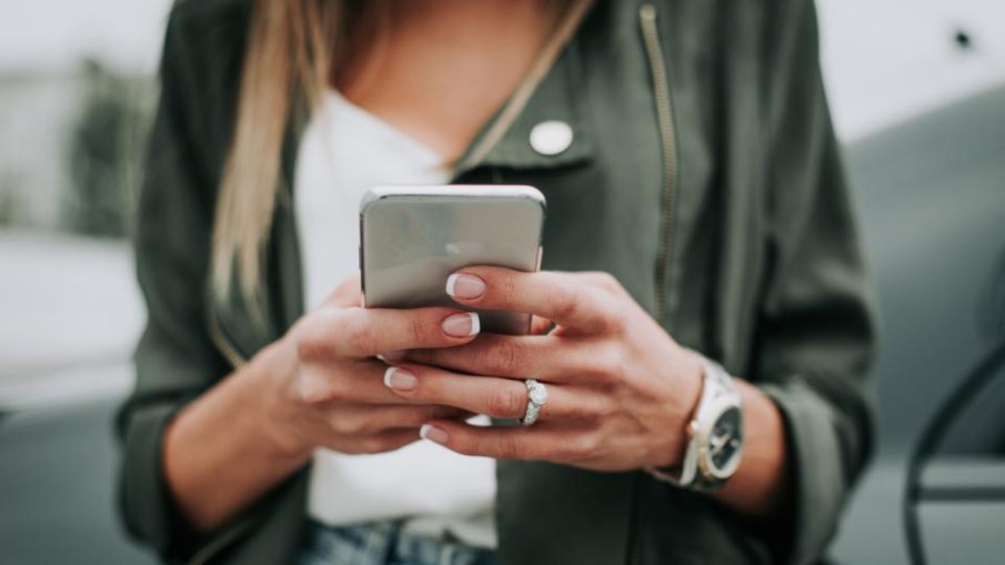 Роботи вместо хора ще сглобяват смартфони до няколко години