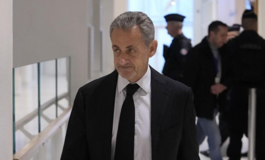 Ден преди да влезе в затвора: Бившият френски президент Саркози се срещна с Макрон