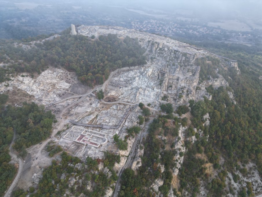 Разкриха най-голямата древна църква в Родопите на Перперикон и гробовете на първите християни