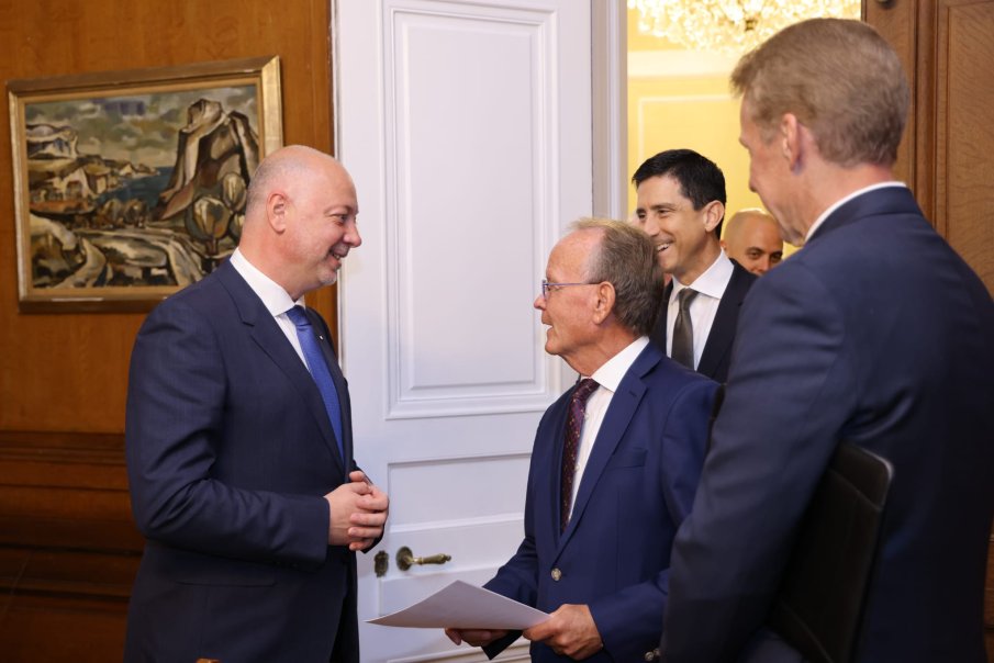 Засилване на съвместната търговия и взаимните инвестиции обсъди премиерът с делегация от Юта