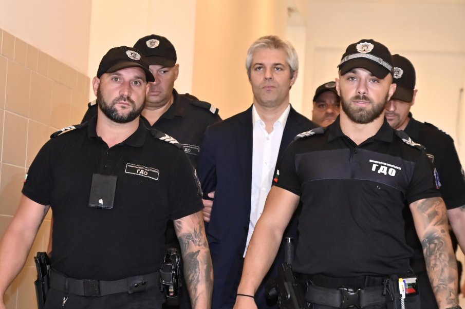 МЪЛНИЯ! Крадецът вика - дръжте крадеца! Докато Благомир Коцев сочи другите, съдът осъди община Варна за 1 млн. лв. (ДОКУМЕНТ)