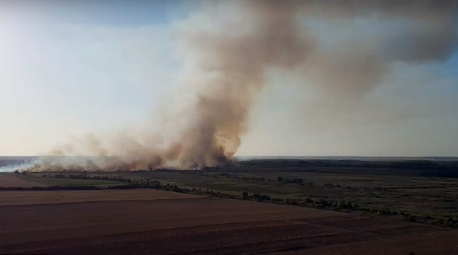 Пожарът в Калимок-Бръшлен обхвана над 500 декара, гъста мъгла затруднява гасенето