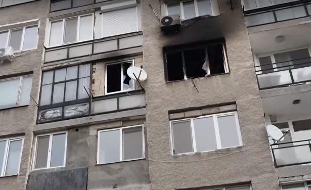 Съседски тормоз: Мъж подпали апартамента си в Дупница два пъти за ден