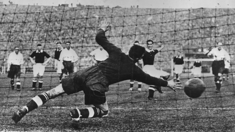 ФИФА: Без добавка, ако вратарят спаси дузпата